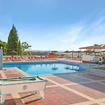 Bnb Homes Jardim Cozy Apartment With Pools Near The Old Town