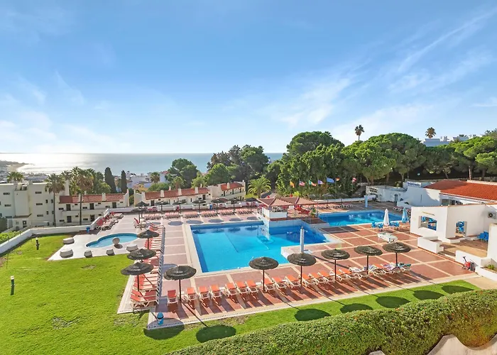 Bnb Homes Jardim Cozy Apartment With Pools Near The Old Town